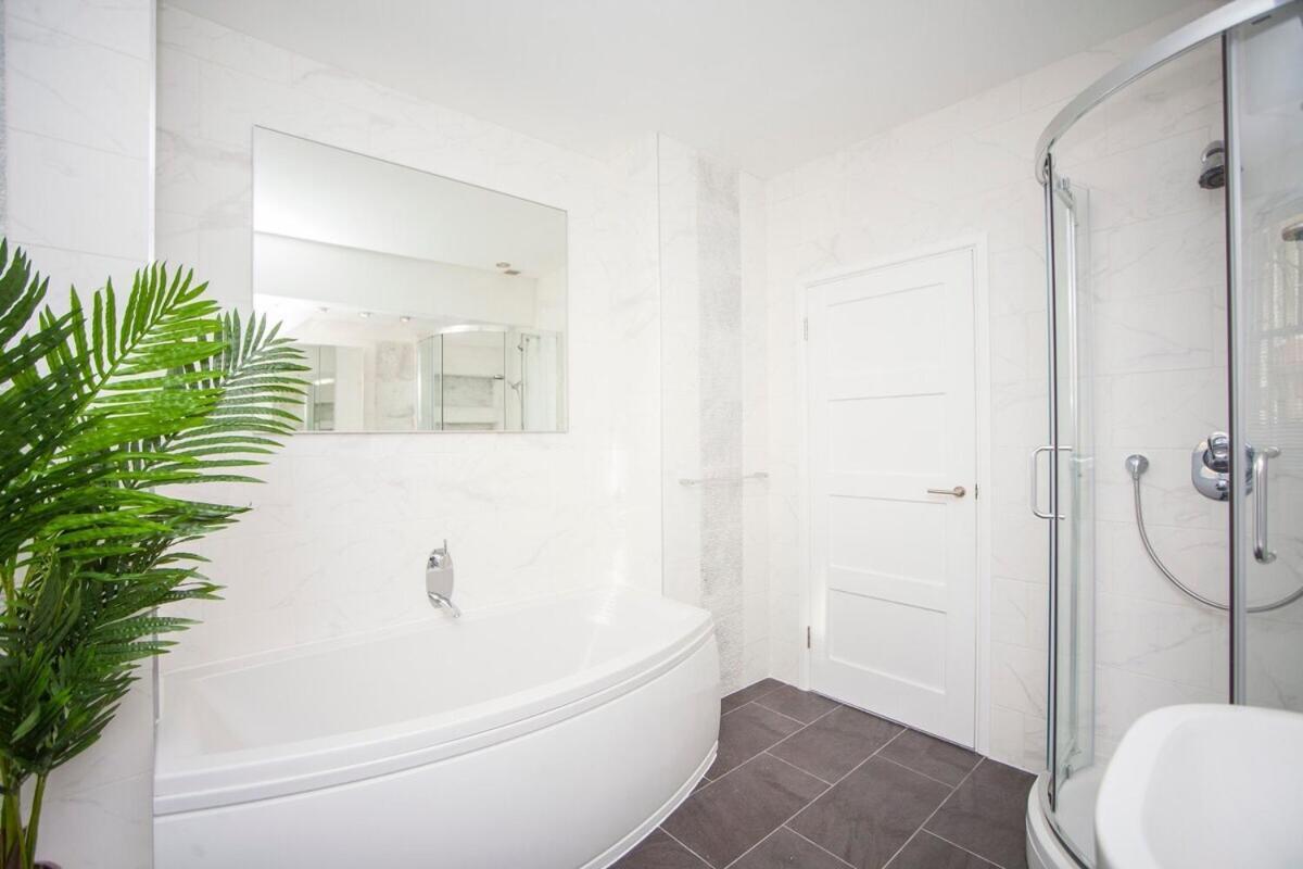 ※ Spacious Georgian Coach House & With Parking Bath Extérieur photo