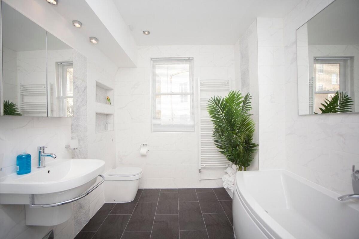 ※ Spacious Georgian Coach House & With Parking Bath Extérieur photo